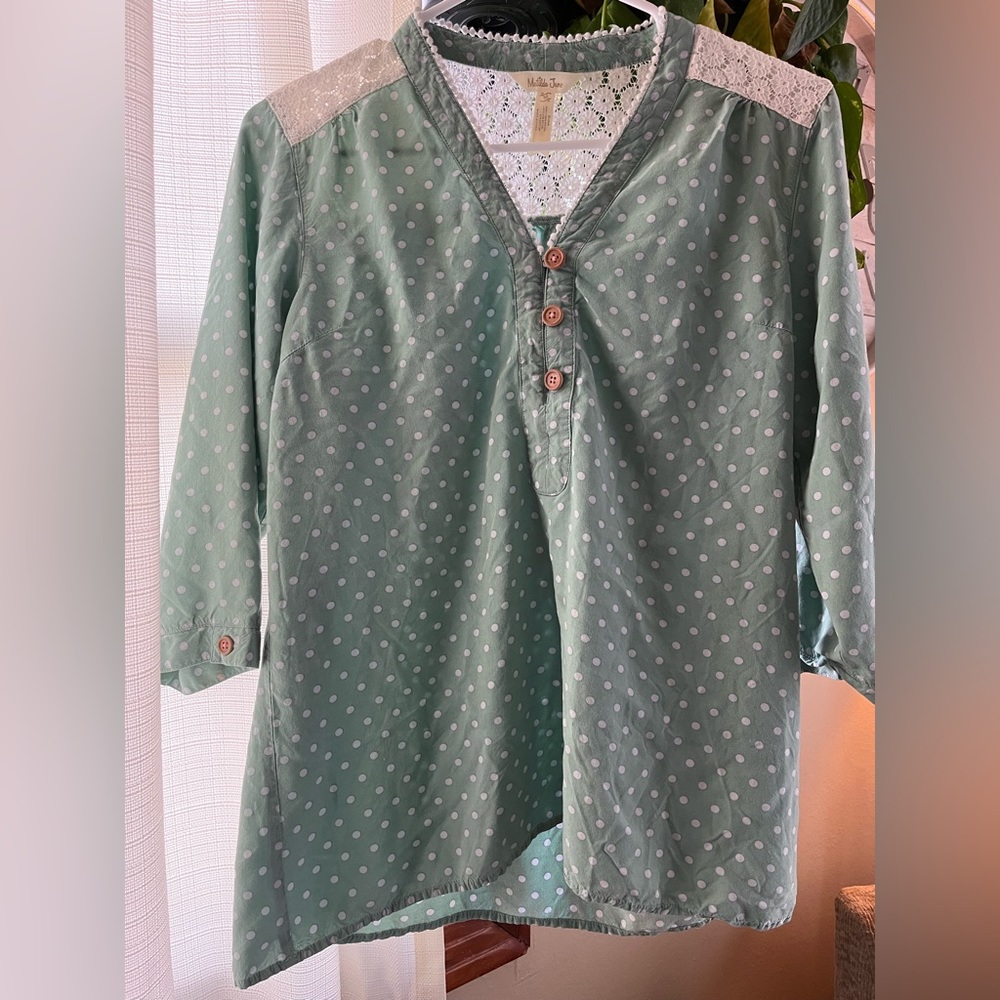 MATILDA JANE — Medium, Pokadot Blouse w/ some lace.